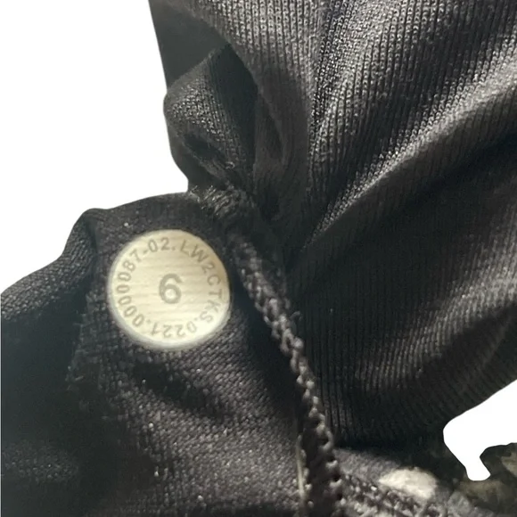 Lululemon Flow Y Bra Nulu *Light
Blossom Overlay Starlight Multi Size 6 - Picture 8 of 11
